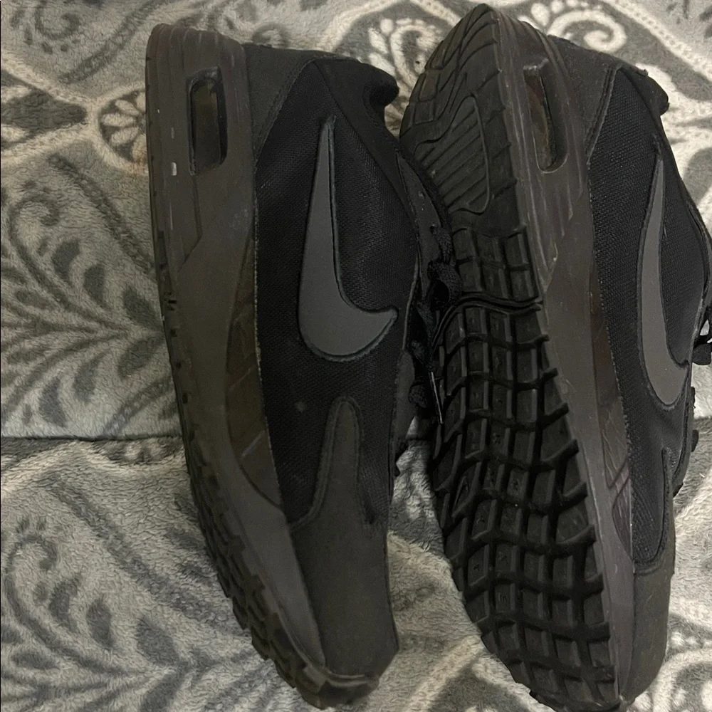 Nike Air Max Solo black Low-top living casual shoes Size 7.5